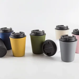 Grand mug a cafe avec couvercle
